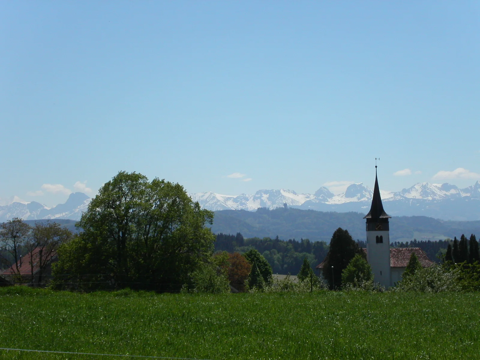 Bergpanorama mit Kirche